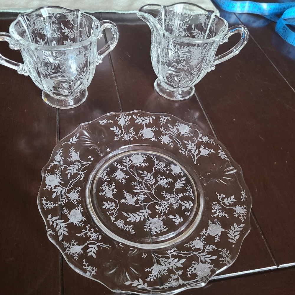 Fostoria lunch plate, creamer and sugar in the Chintz pattern from 1950s❤️